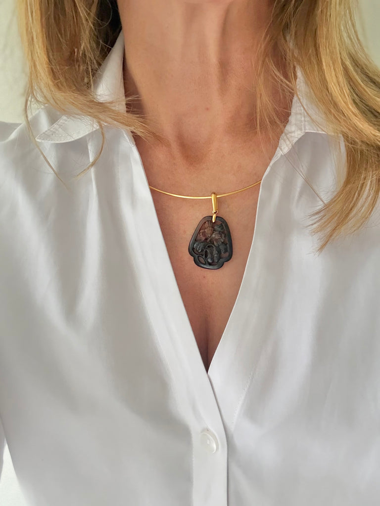 Trifari Tortoise Pendant On Choker Wire