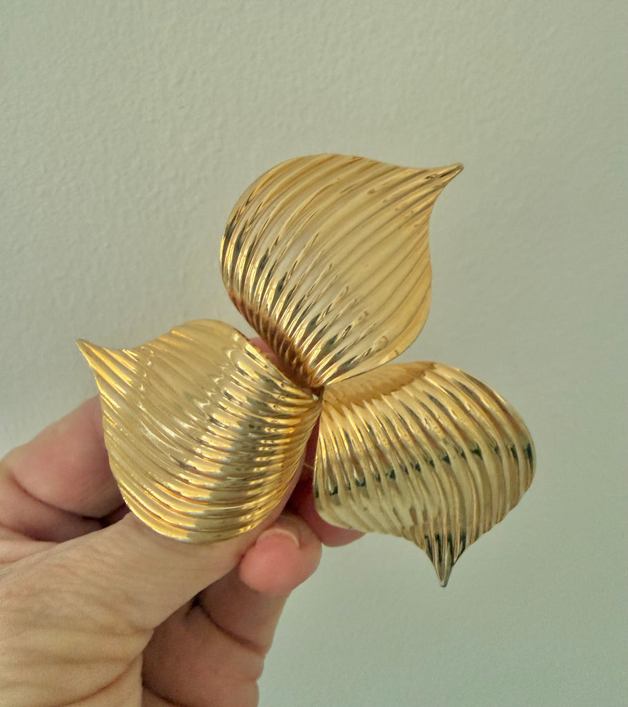 Sarah Coventry Gold Ribbed Brooch