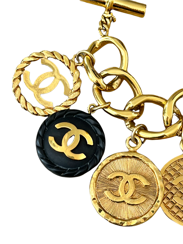 CHANEL BEAUTY 2023 COLLECTIBLE GOLD PLATED CHARMS WITH CLASP/HTF/BN/LIMITED