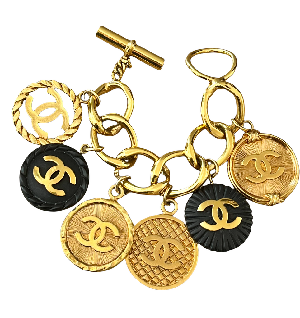Chanel Rigid Bracelet Golden ref.703611 - Joli Closet